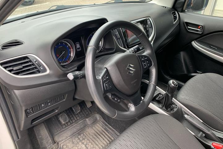 Hvid Suzuki Baleno fra 2018