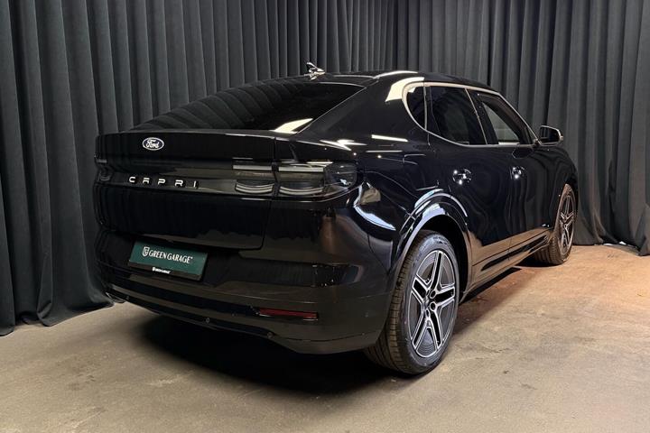Sort Ford Capri fra 2024