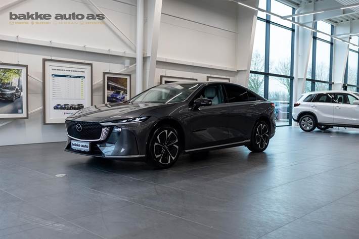 Grå Mazda 6e fra 2026 set udefra