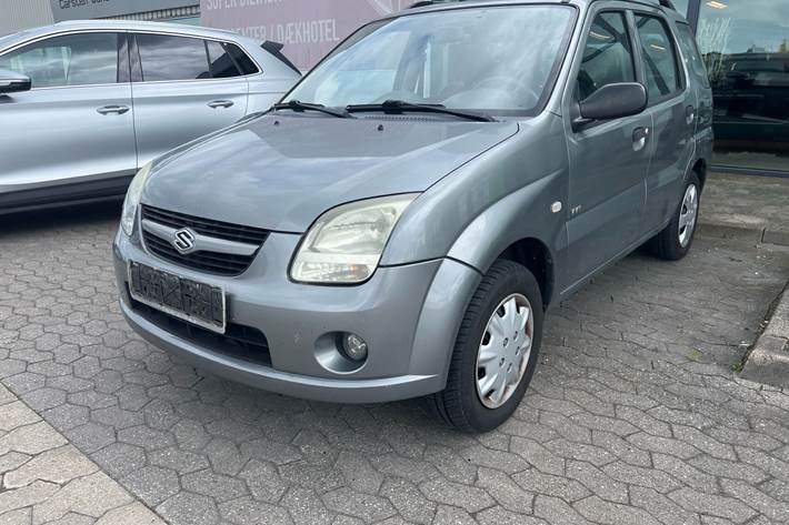 Grå Suzuki Ignis fra 2006