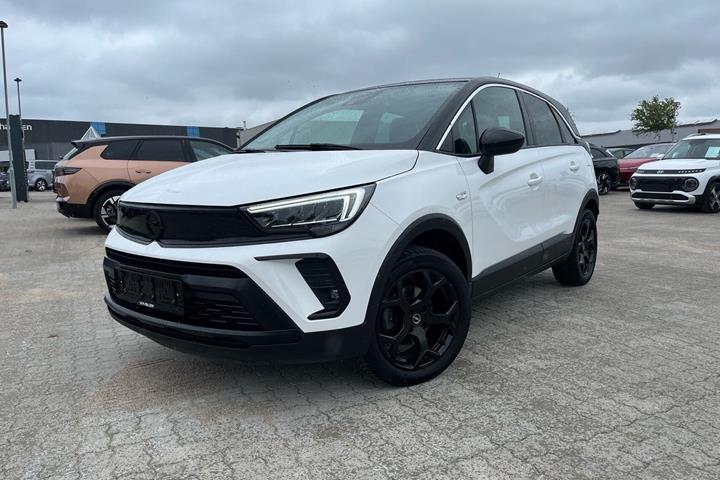 Hvid Opel Crossland fra 2023 set udefra