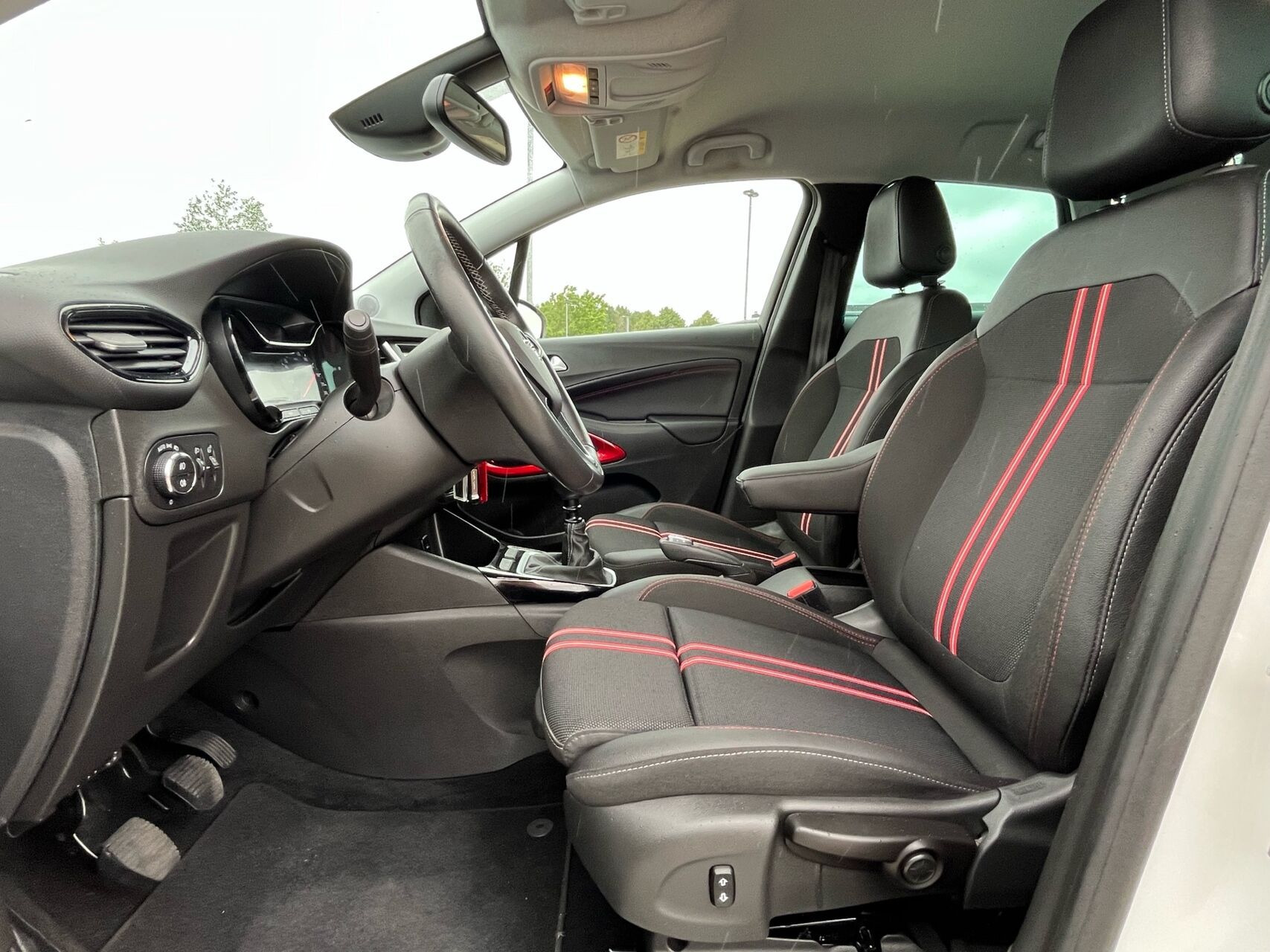 Hvid Opel Crossland fra 2023