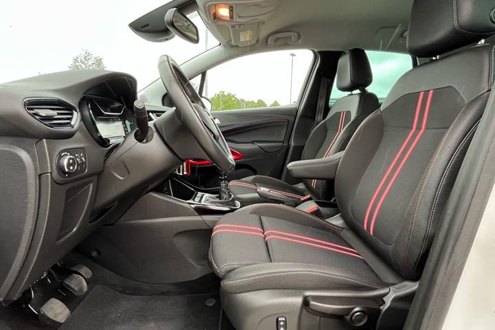 Hvid Opel Crossland fra 2023