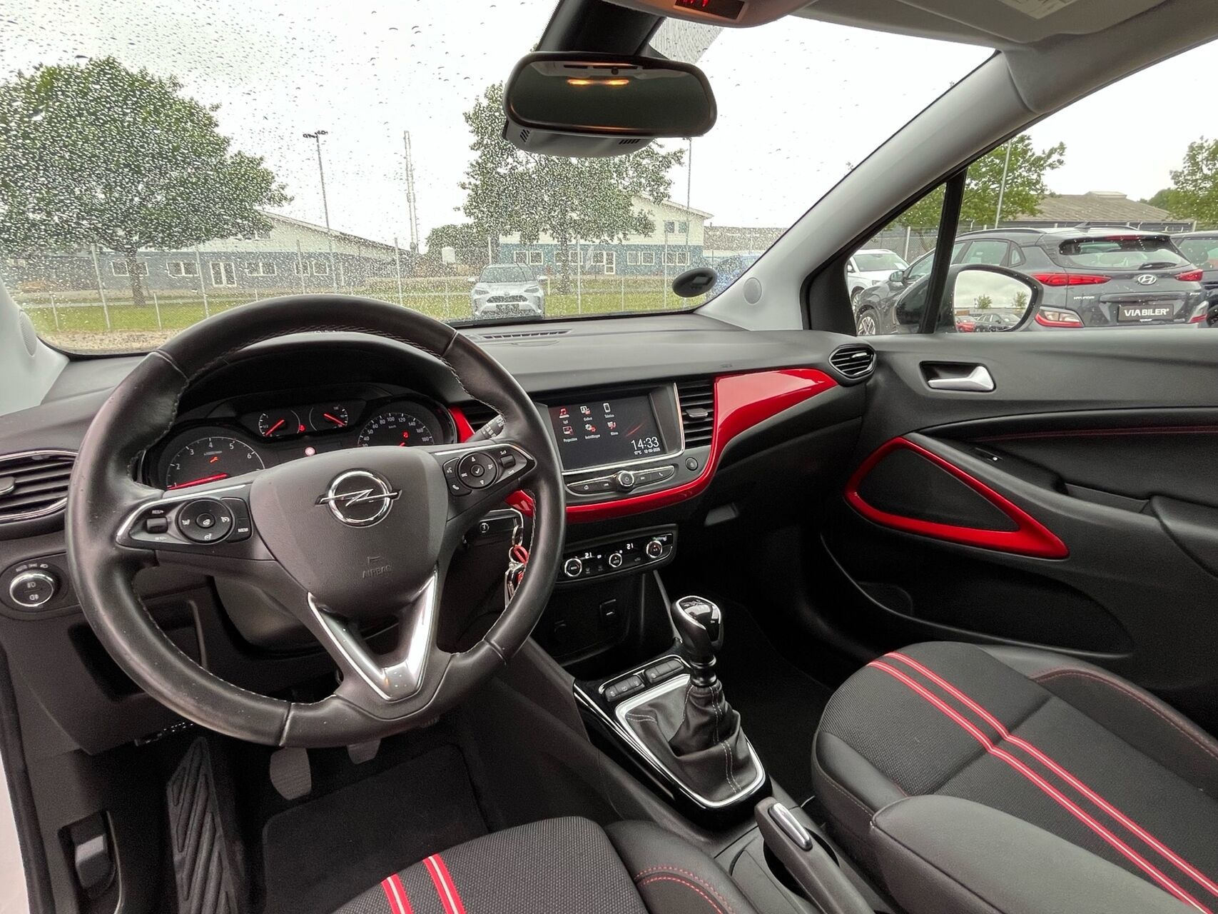 Hvid Opel Crossland fra 2023