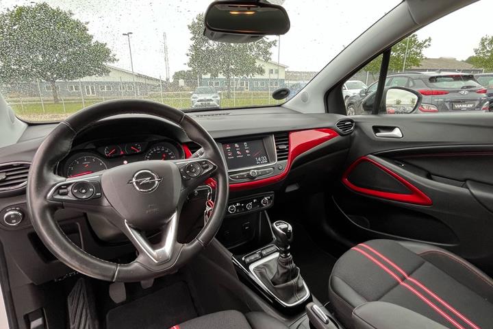 Hvid Opel Crossland fra 2023