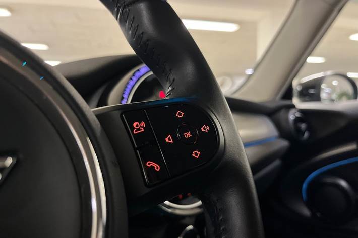 Grå Mini Cooper fra 2023