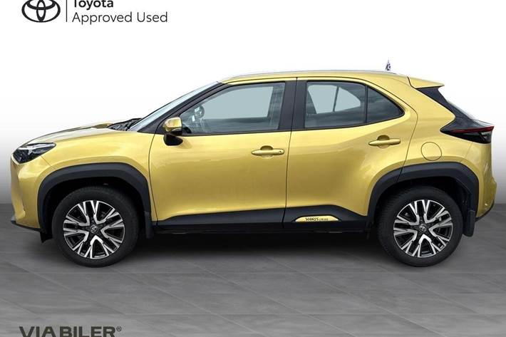 Gul Toyota Yaris Cross fra 2022