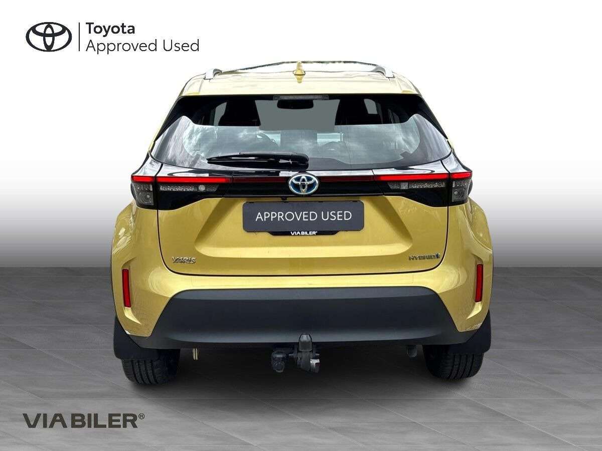 Gul Toyota Yaris Cross fra 2022