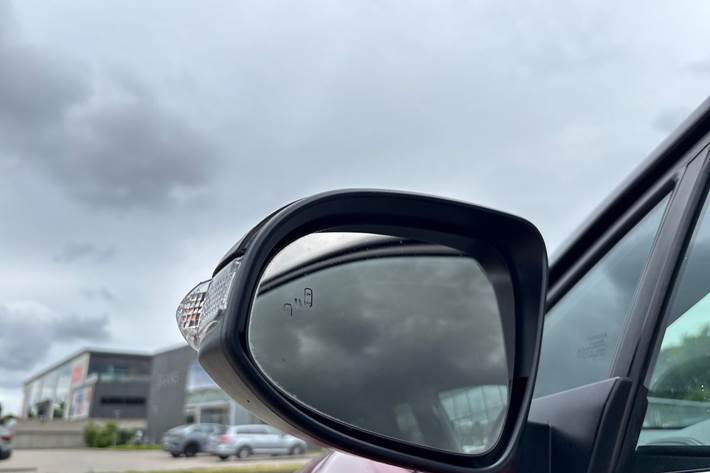 Rød Toyota C-HR fra 2019
