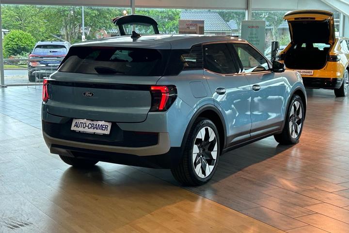 Blå Ford Explorer fra 2025