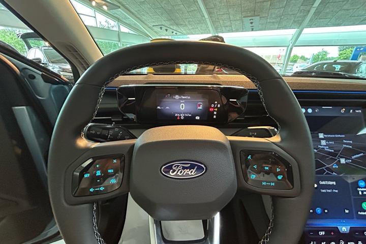 Blå Ford Explorer fra 2025