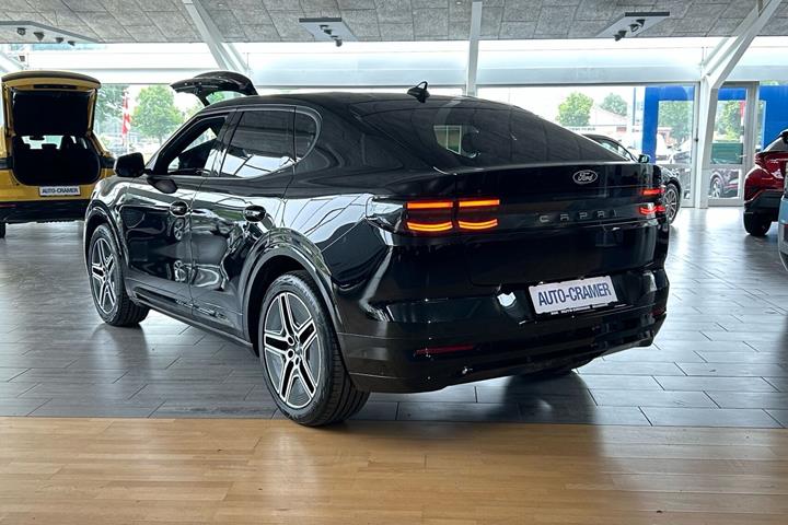 Sort Ford Capri fra 2025