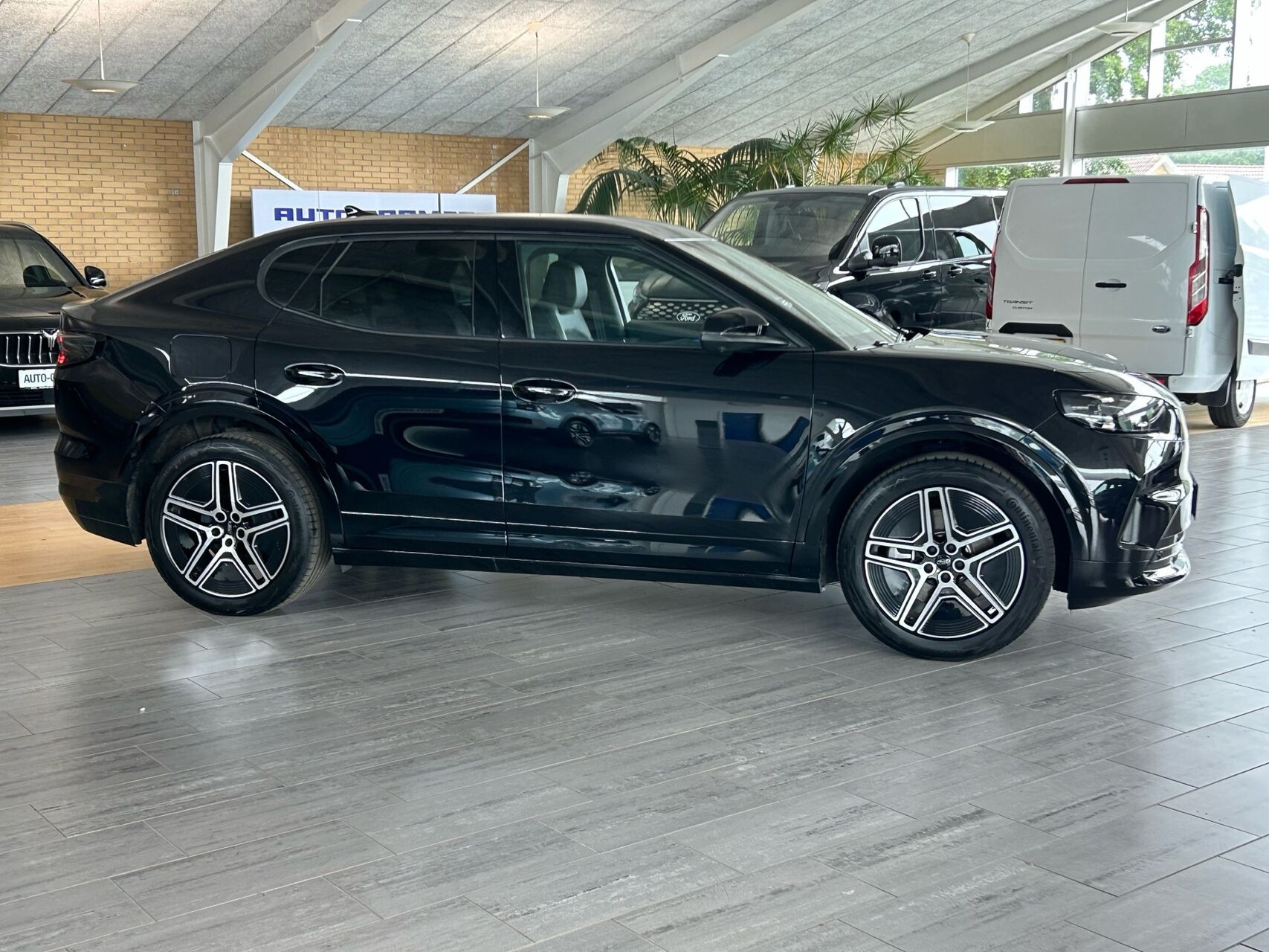 Sort Ford Capri fra 2025