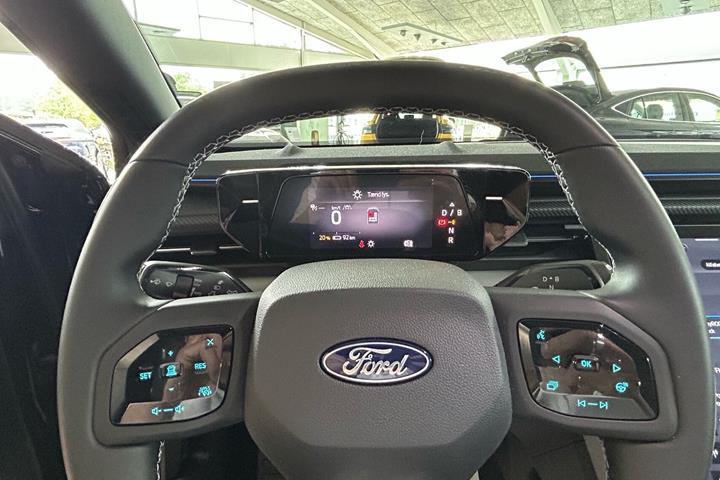 Sort Ford Capri fra 2025