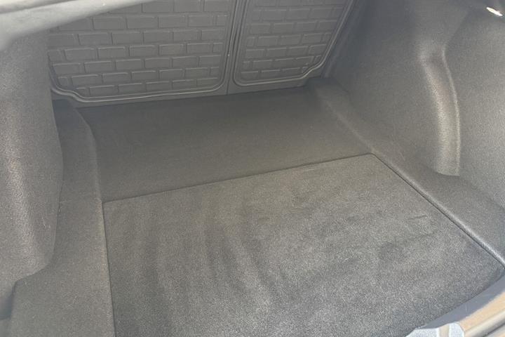Hvid Tesla Model 3 fra 2023