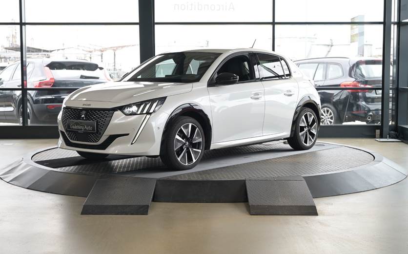 Peugeot e-208 50 GT