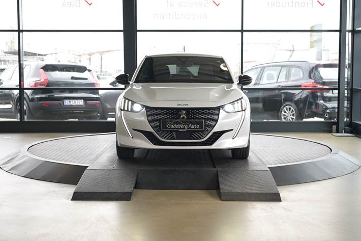 Hvid Peugeot e-208 fra 2022
