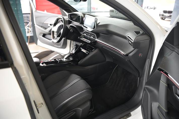 Hvid Peugeot e-208 fra 2022