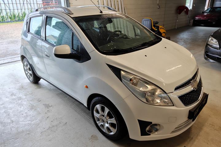 Gul Chevrolet Spark fra 2014