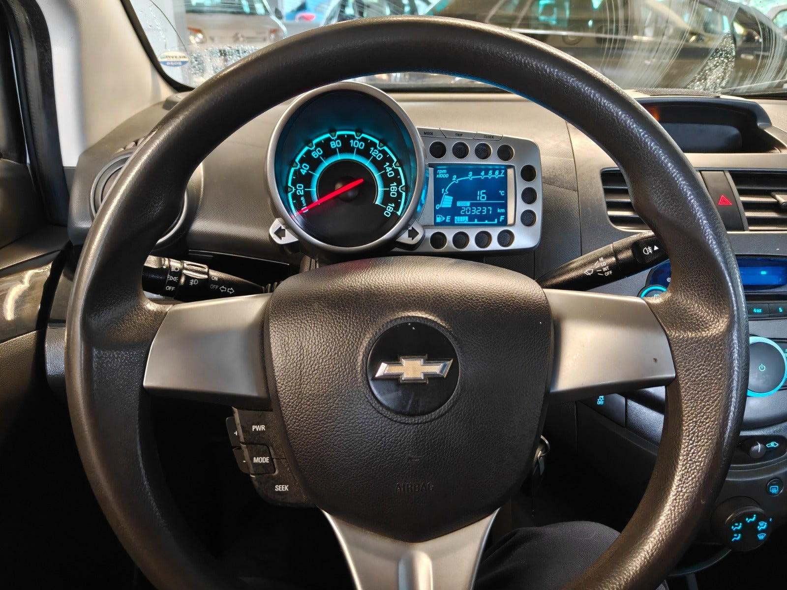 Gul Chevrolet Spark fra 2014