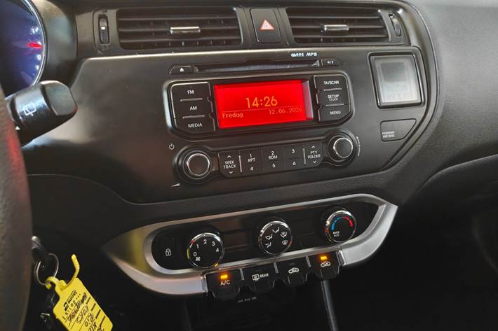 Gul Kia Rio fra 2013