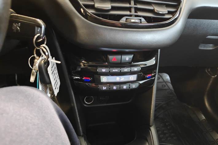 undefined Peugeot 208 fra 2017