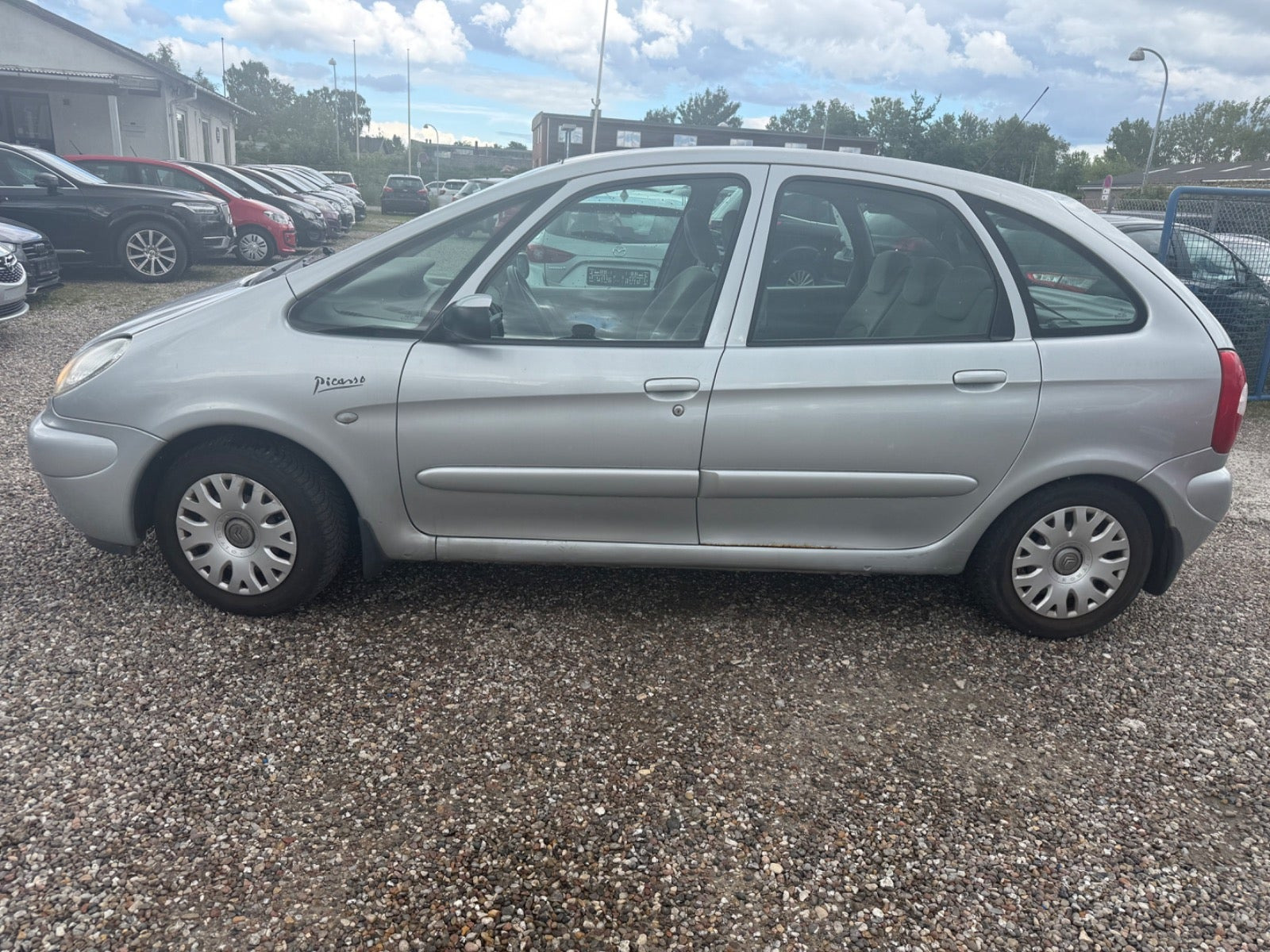 Sølv Citroën Xsara Picasso fra 2003 set udefra