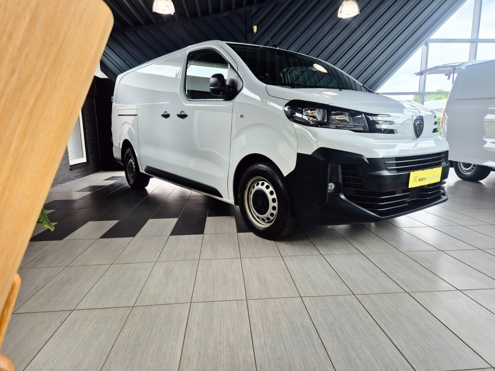 Hvid Peugeot Expert fra 2024