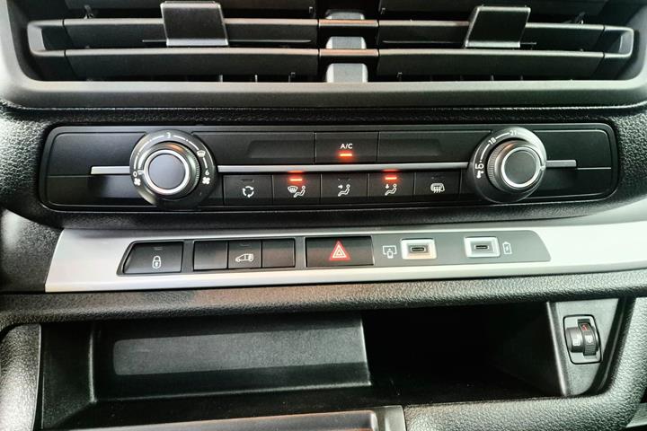 Hvid Peugeot Expert fra 2024