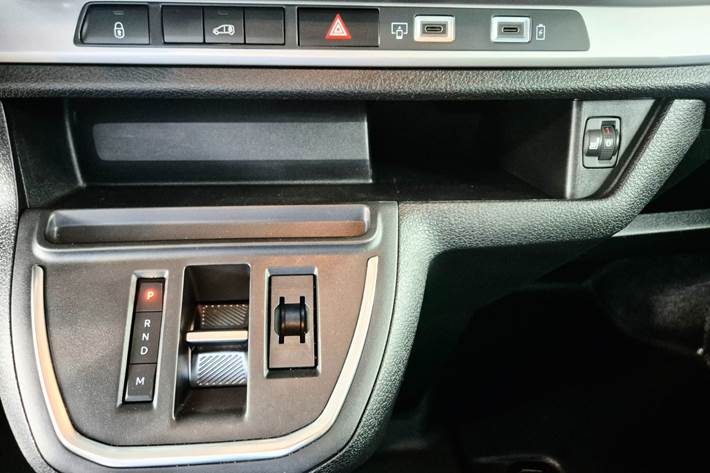 Hvid Peugeot Expert fra 2024