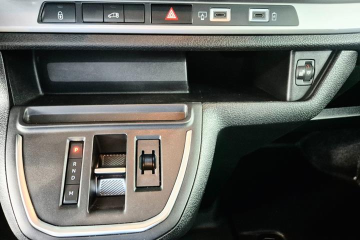 Hvid Peugeot Expert fra 2024