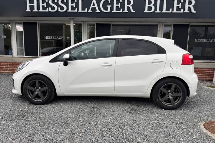 Hvid Kia Rio fra 2016