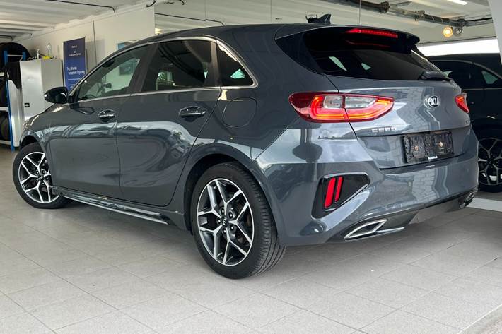 Grå Kia Ceed fra 2019
