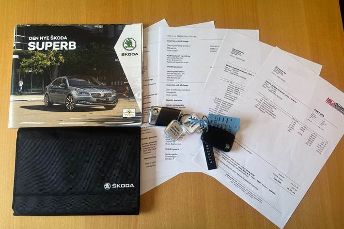 Hvid Skoda Superb fra 2020