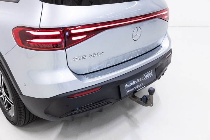 Sølv Mercedes EQB250+ fra 2026