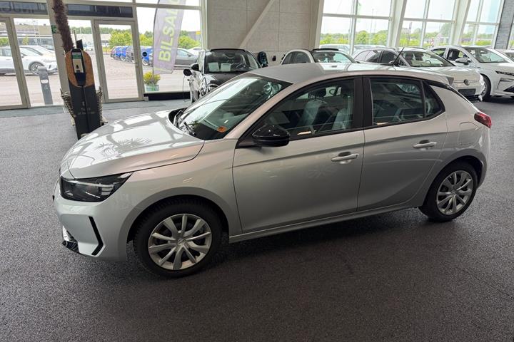 Grå Opel Corsa fra 2024