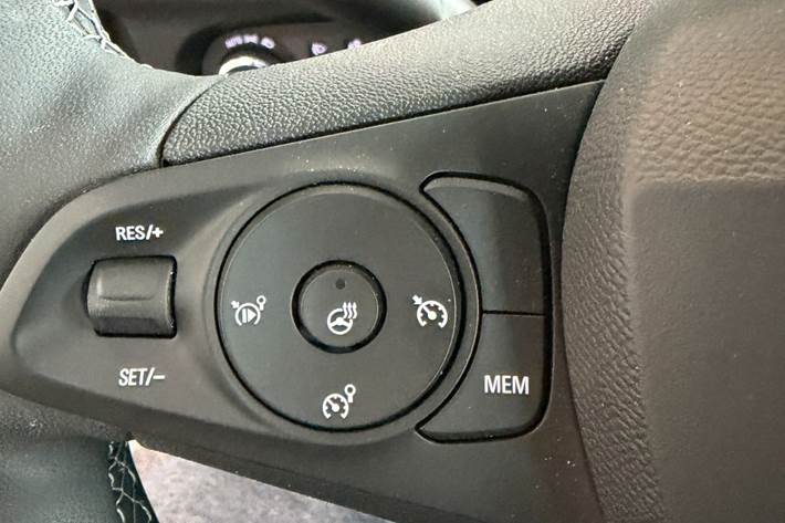 Grå Opel Corsa fra 2024