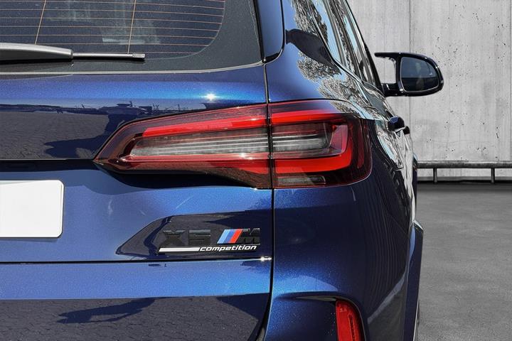 Blå BMW X5 fra 2020
