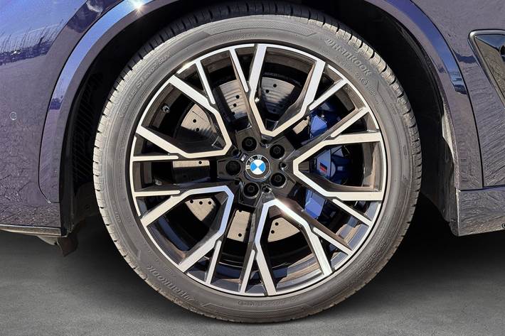 Blå BMW X5 fra 2020