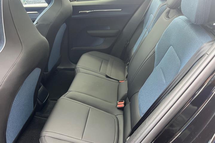 Sort Volvo EX30 fra 2024