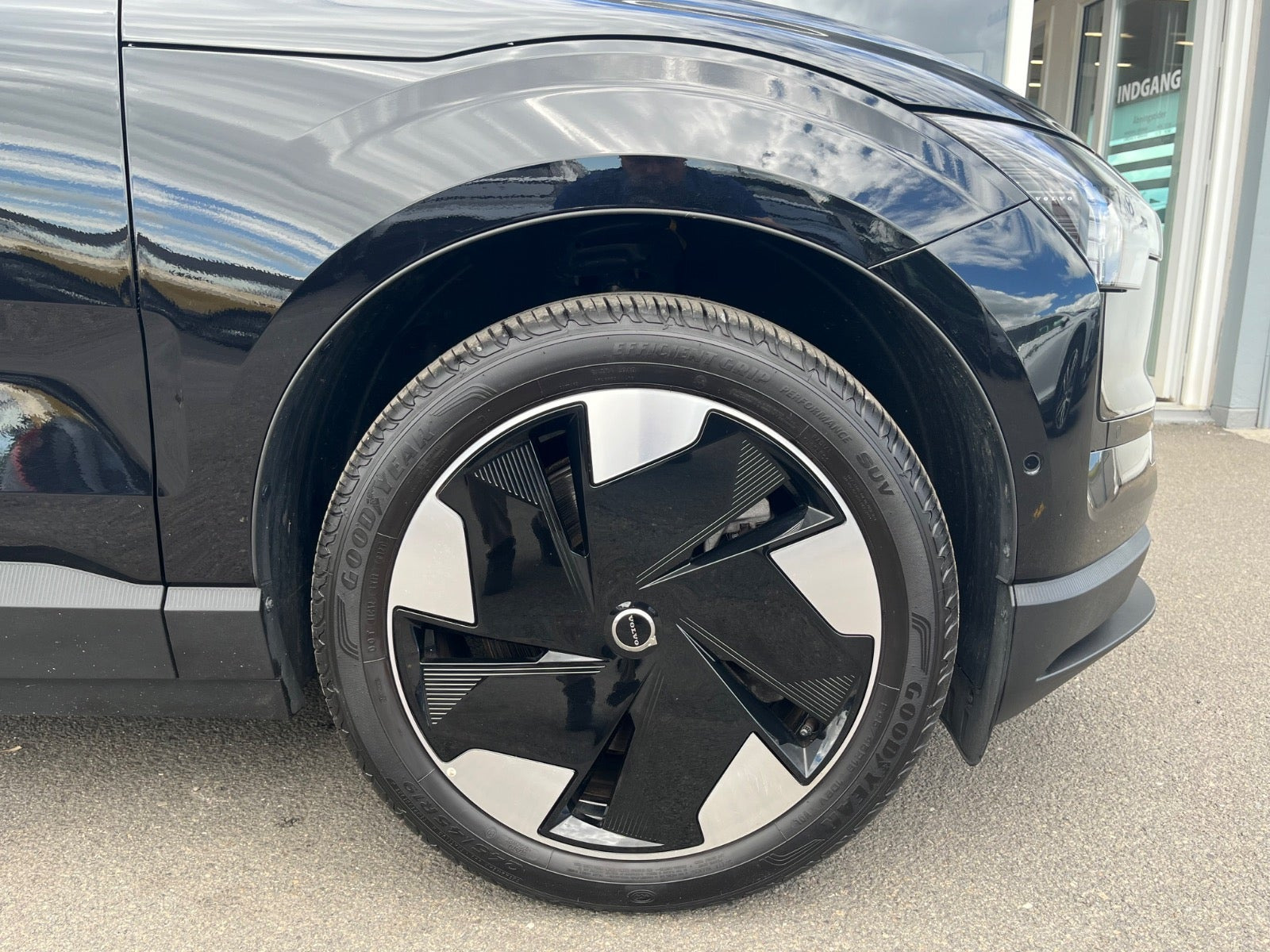 Sort Volvo EX30 fra 2024