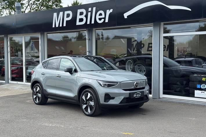 Grå Volvo C40 fra 2024 set udefra