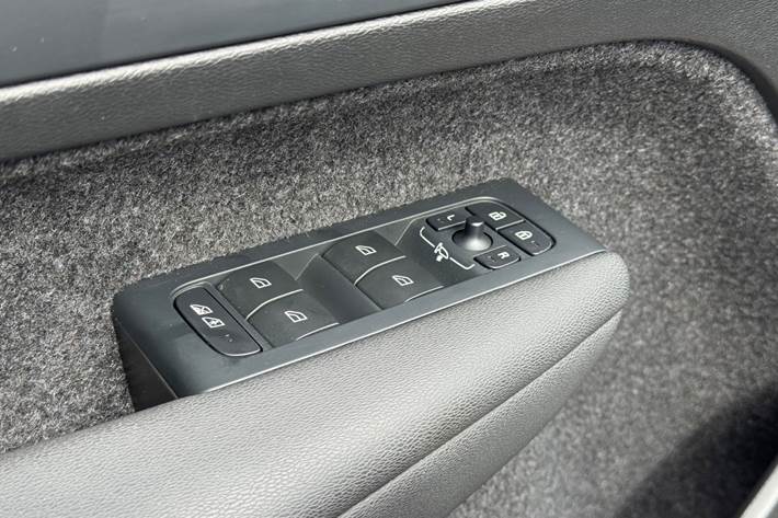 Grå Volvo C40 fra 2024