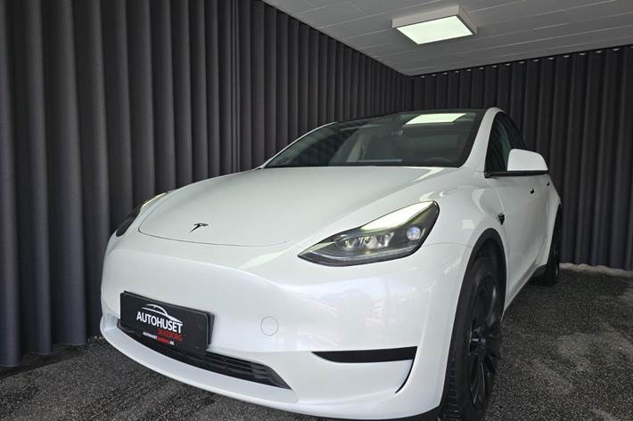 Sort Tesla Model Y fra 2022