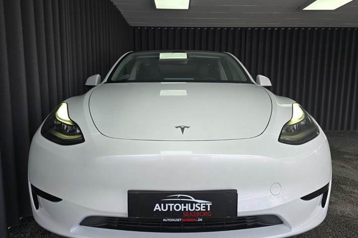 Sort Tesla Model Y fra 2022