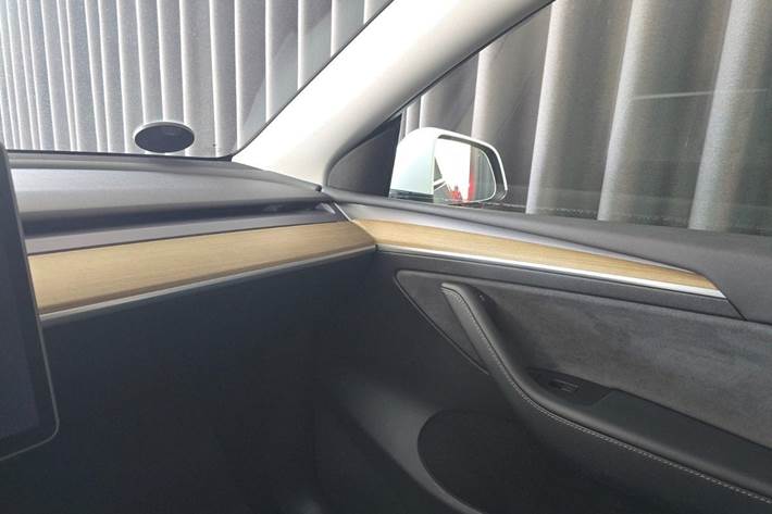 Sort Tesla Model Y fra 2022