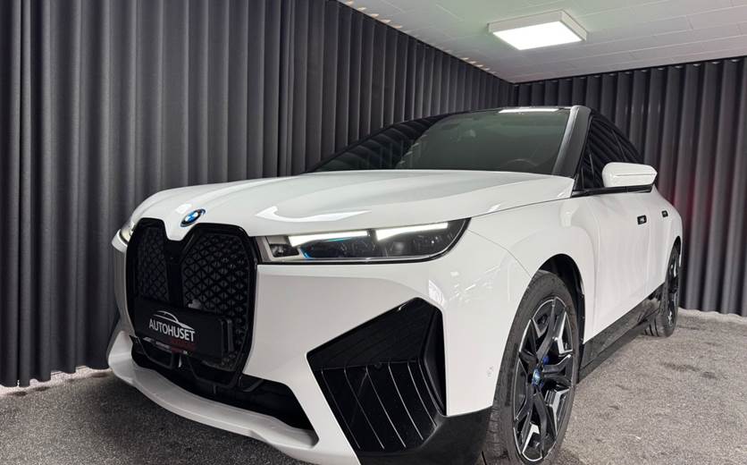 BMW iX xDrive40 Fully Charged