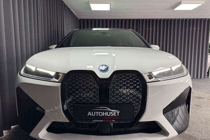 Hvid BMW iX fra 2023