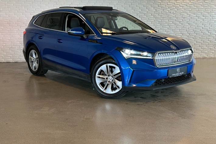 Blå Skoda Enyaq fra 2022 set udefra