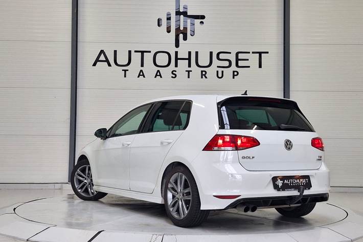 Hvid VW Golf VII fra 2015